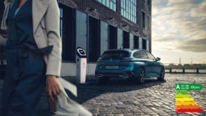 PEUGEOT_308SW_PHEV_Motorisation_D_2030x1146
