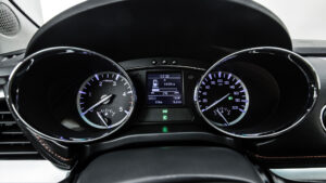 Cross-4_Il-quadro-strumenti-permette-di-monitorare-in-qualsiasi-momento-i-parametri-di-viaggio